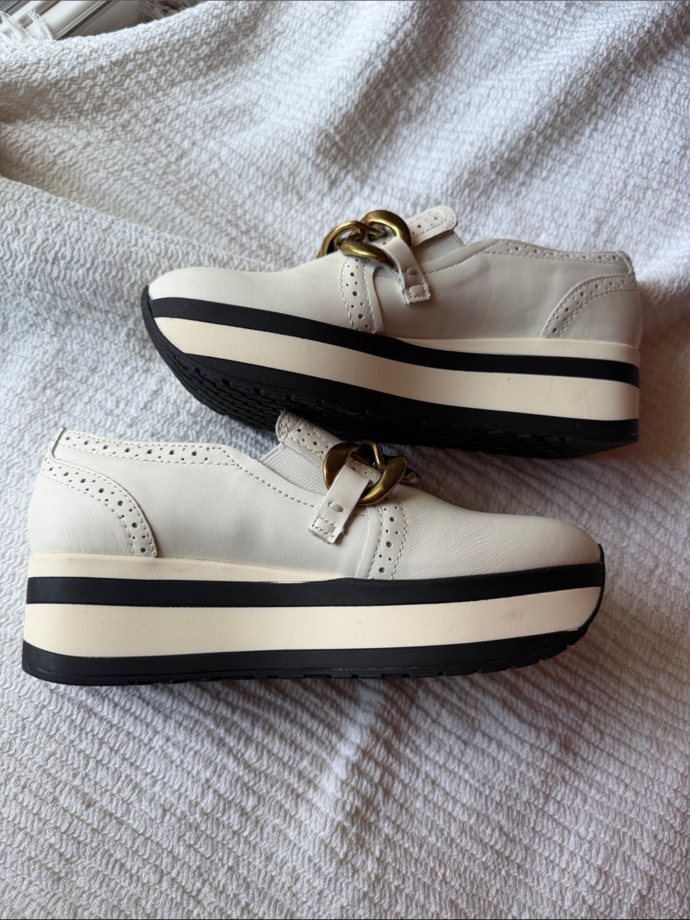 Dolce Vita Cream Platform Loafers with Chunky Gold Chain - Picture 4 of 6